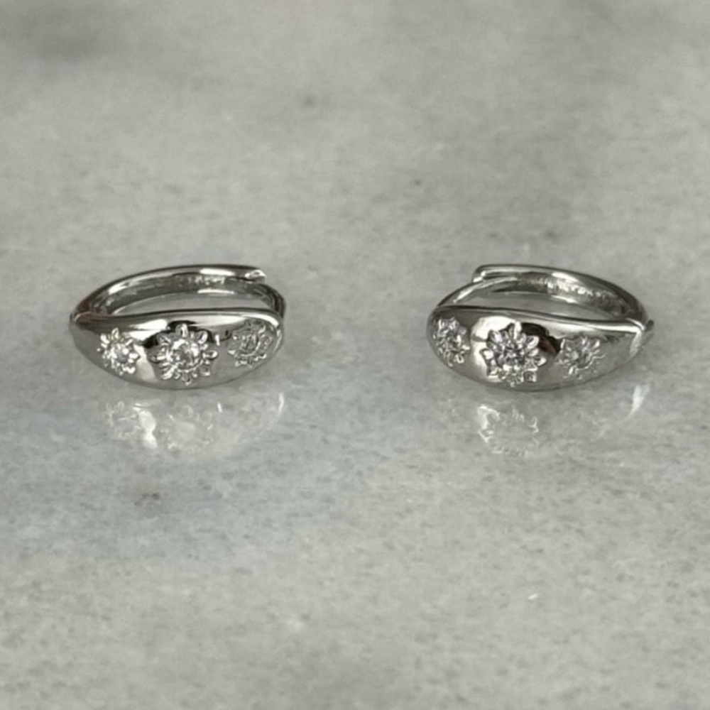 Silver Thick Small Huggie Hoop Flower Engraved Crystal Earrings
Brand New